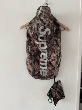 Supreme GORE-TEX Dog Jacket